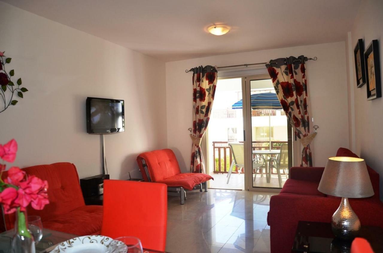 Ground Floor One Bedroom Apartment B2, 3 Pools, Free Wifi Пейя Екстер'єр фото